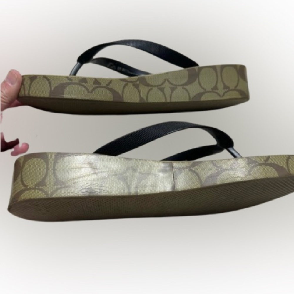 Authentic Coach Size 9 wedge flipflops